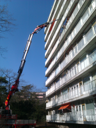 Vervangen enkelglas door HR++ isolatieglas 5e verdieping appartement Anna Pauwlownalaan te Zeist.