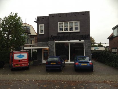 Enkelglas vervangen door Climaplus N HR++ 2-zijdig gelaagd veiligheidglas en Ducoton 10 ventilatieroosters in pand Spiegelgarage te Naarden.