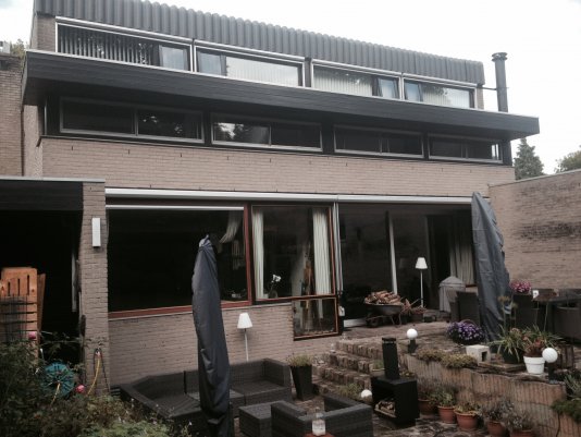 Lek isolatieglas vervangen door Climaplus HR++ veiligheids isolatieglas met Ducoton 10 ventilatieroosters aan de Hildebrandlaan 36 Soest