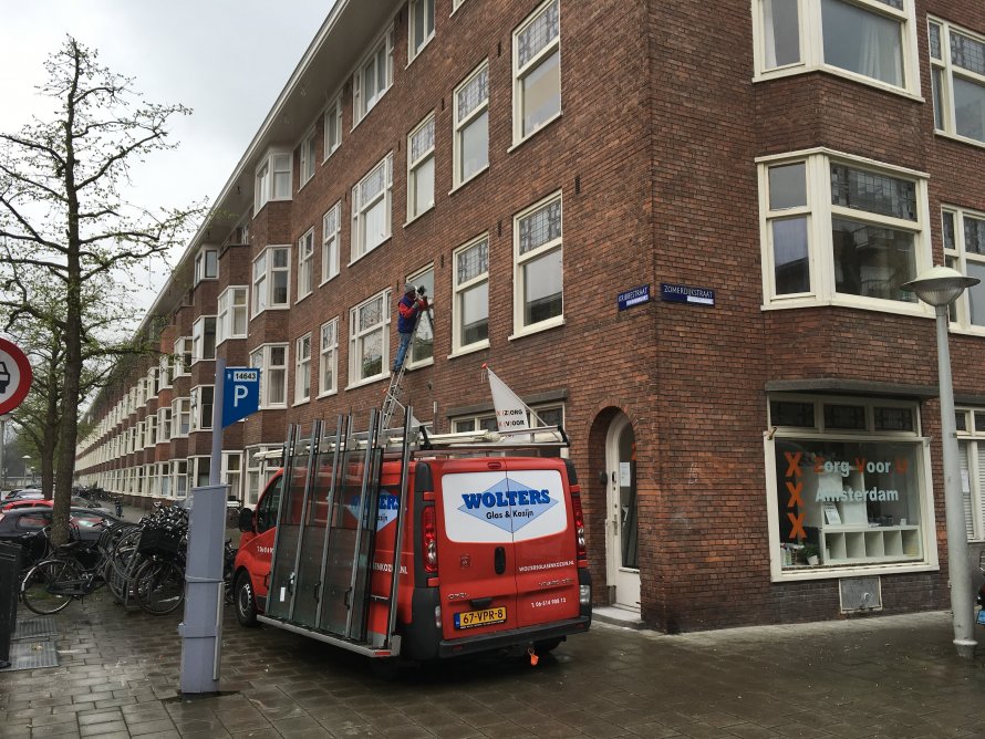 Jaren-30 appartement voorzien van HR++ isolatieglas aan de Zomerdijkstraat te Amsterdam.