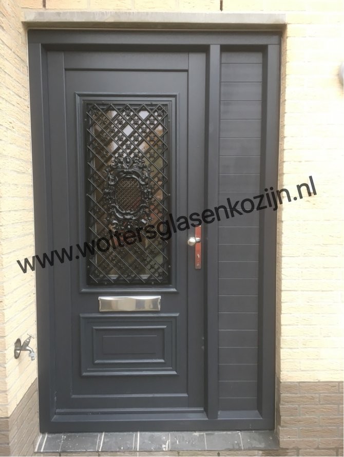 Luxe Gealan kunststof voordeurpui geleverd en geplaatst te Amersfoort.