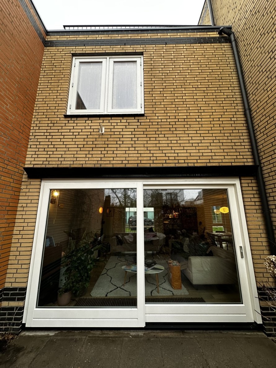 Hardhouten kozijnen en schuifpuien met isolatieglas